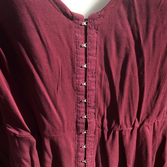 Torrid Babydoll Top Plunge Neck & Bell Sleeves 2x - Picture 2 of 6